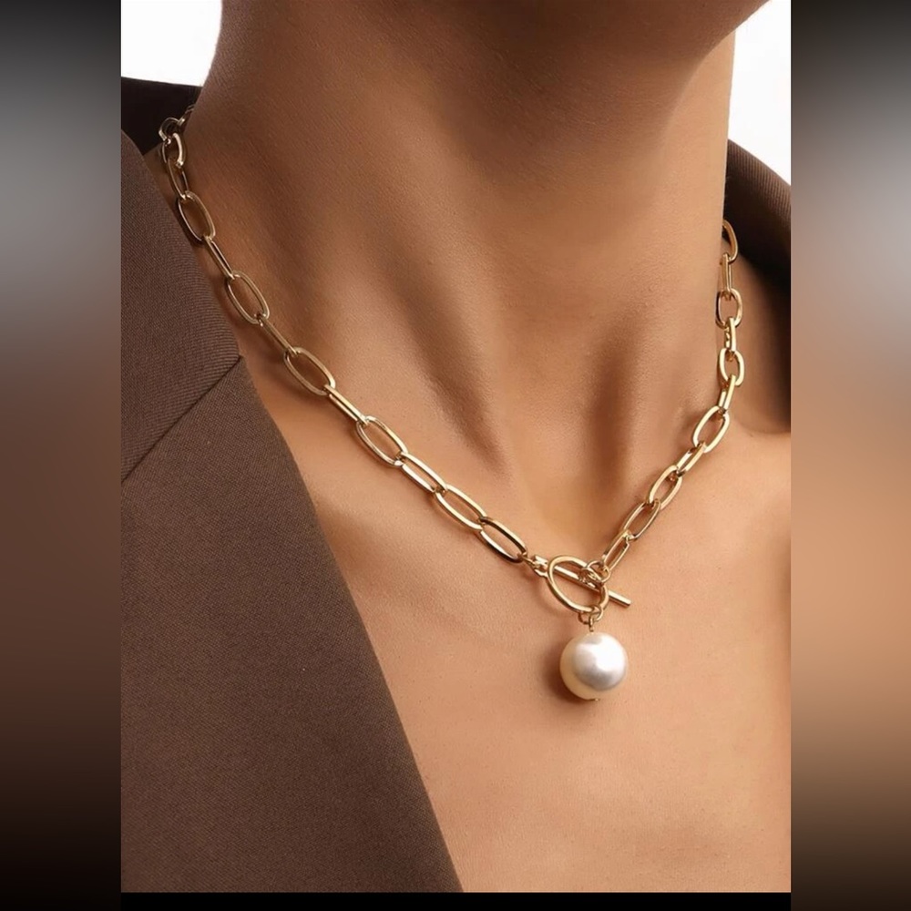 Paper clip necklace with faux Pearl charm necklace